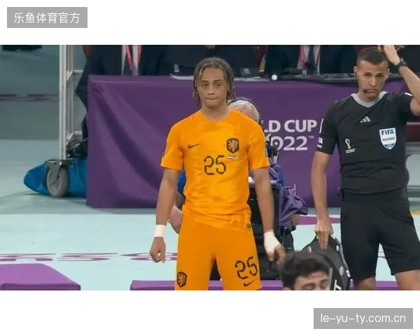荷兰攻击型中场哈维·西蒙斯确认无缘世界杯，对球队前场的穿插跑动和机会创造能力是重大损失